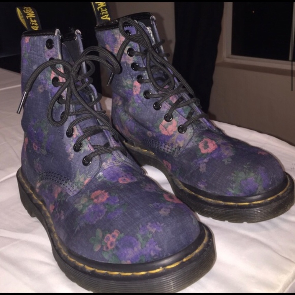 Dr Marents castel blue floral boots